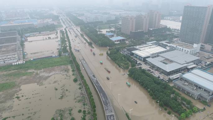 郑州暴雨积水商都大道21年7月21日摄