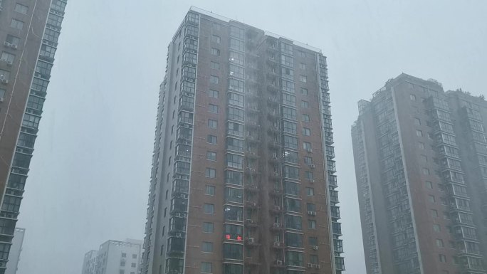 郑州暴雨小区角度拍摄