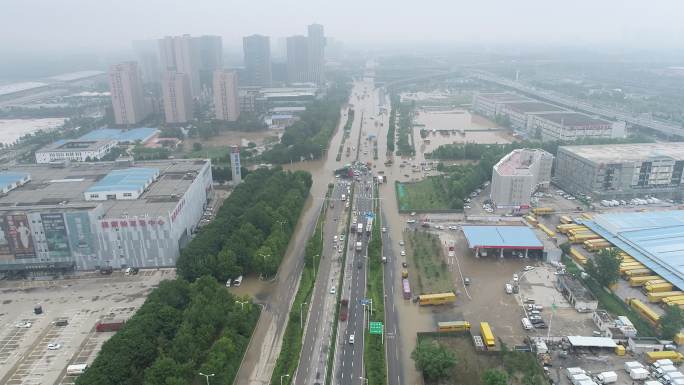 郑州大暴雨商都大道21年7月21日摄