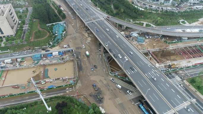 郑州大暴雨南三环高架21年7月21日摄