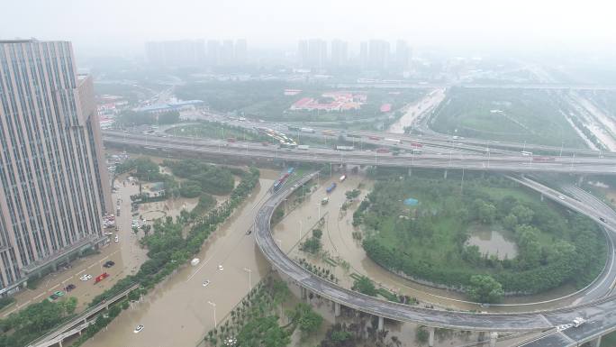 郑州大暴雨东四环商都大道21年7月21摄