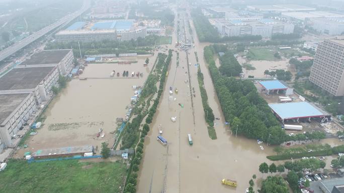 郑州特大暴雨道路积水21年7月21日摄
