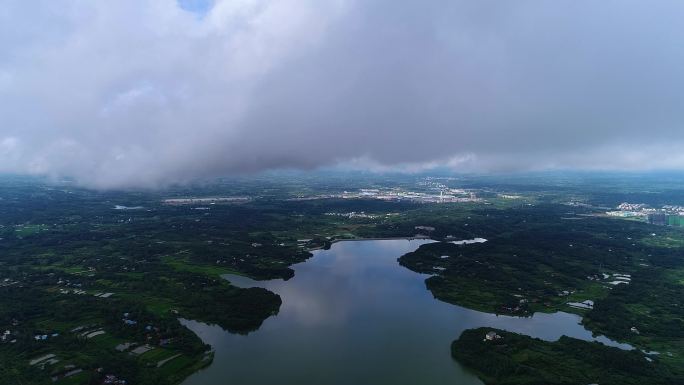 雨后的信阳北湖及羊山新区