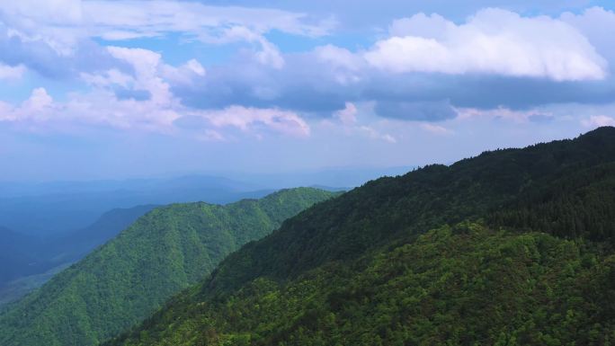 航拍江西宜春明月山风景区山川风光