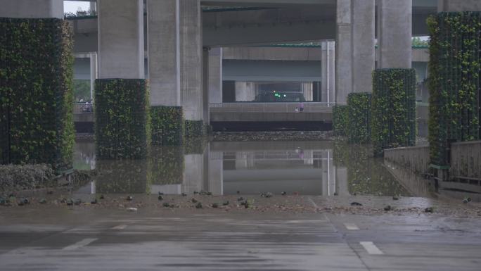 暴雨过后的地下隧道