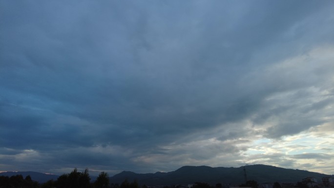 大山天空云景风起云涌