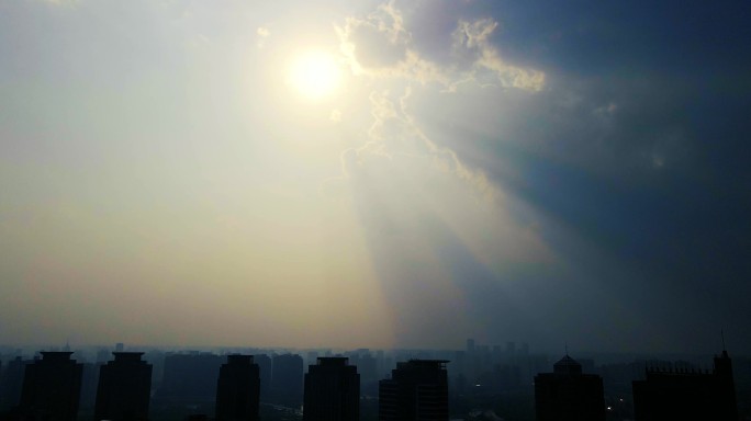 4K雨后太阳拨开云雾