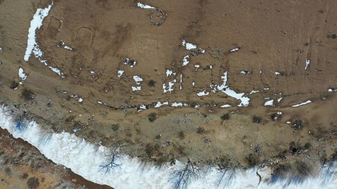 无人机在冰封的河上拍摄