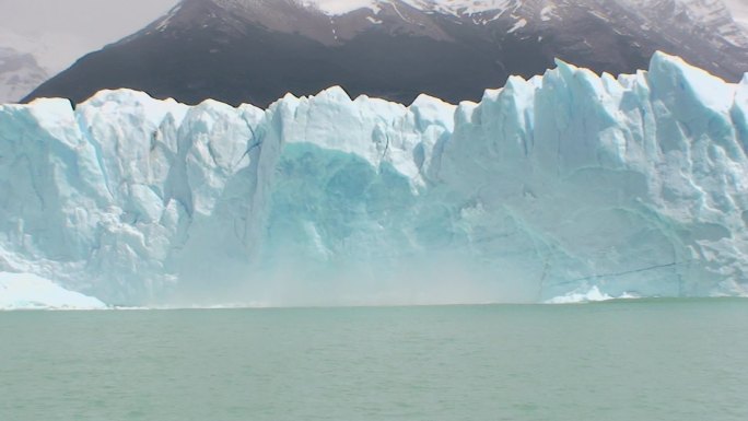 佩里托莫雷诺冰川河流
