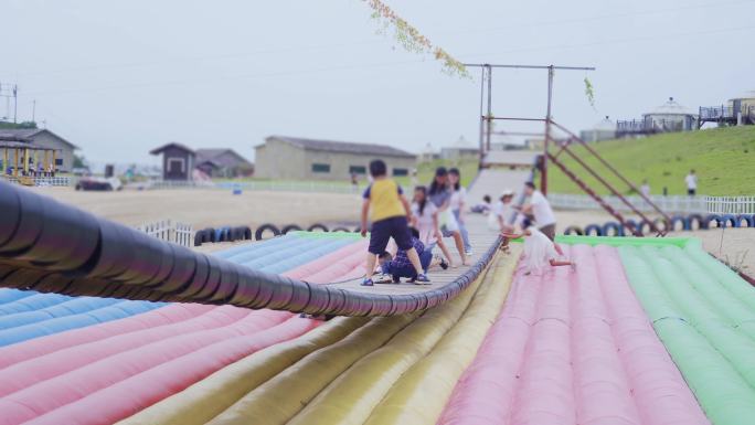 游乐场网红遥遥桥小孩游戏欢笑时光公园设施