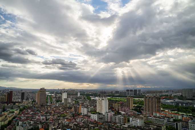 台风来临乌云密布