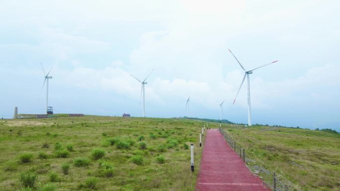 大气航拍山顶风力发电风车群一览众山之巅