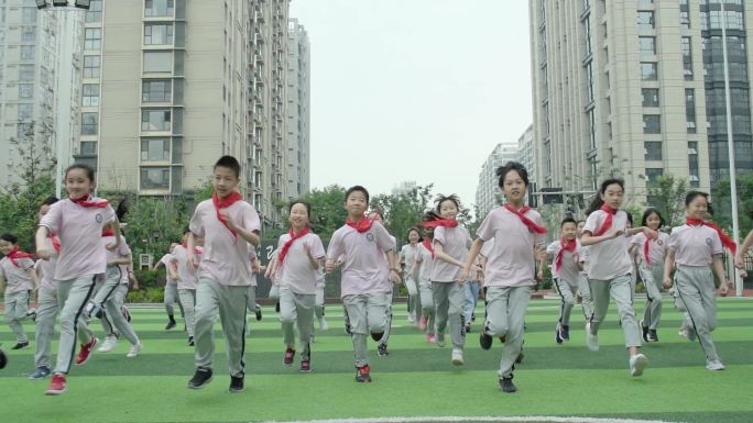 小学生奔跑慢镜头