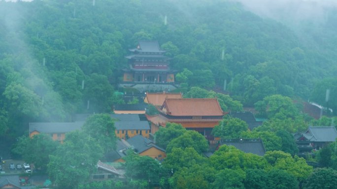 雨中的寺院