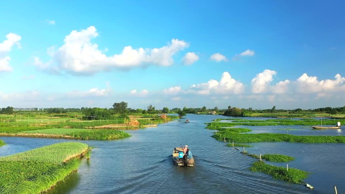 故乡 村庄  小河  蓝天 白云  农民
