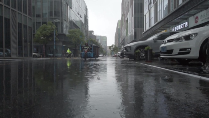 上海台风烟花暴雨街拍01