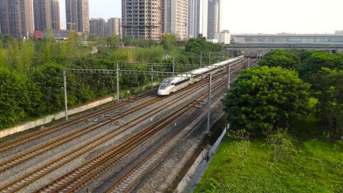 中国铁路高铁动车和谐号进站出站近拍高铁