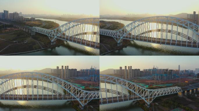 夕阳下的南宁三岸大桥