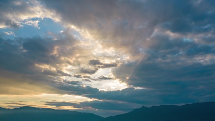 山边日落霞光延时唯美天空