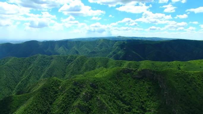 航拍阴山山脉