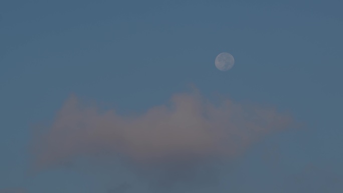 6K清晨月亮下的白云飘过04