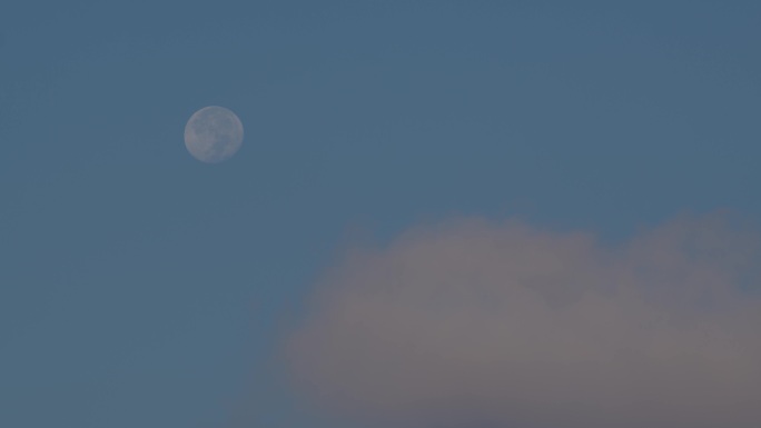 6K清晨月亮下的白云飘过03