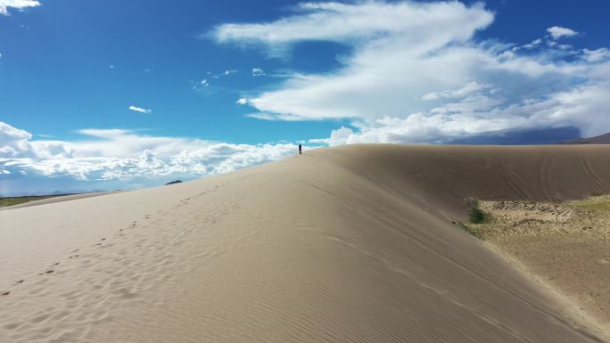旅行实拍阿里无人区沙漠徒步视频素材