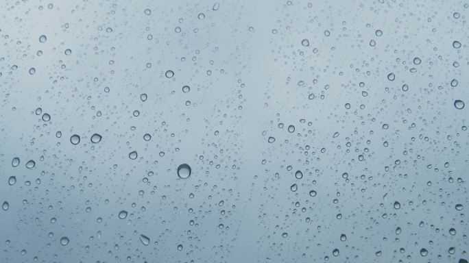 4K玻璃上的雨滴