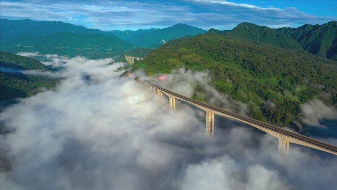 云端上的雅西高速高清云雾延时