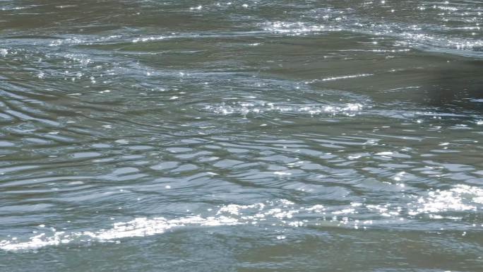 波光流动的水面-河水江水水面
