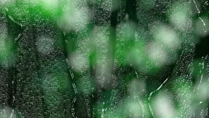 下雨天窗户玻璃水滴