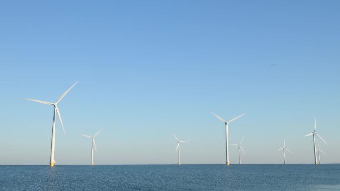 海上风电场风中带旋转叶片的风力涡轮机
