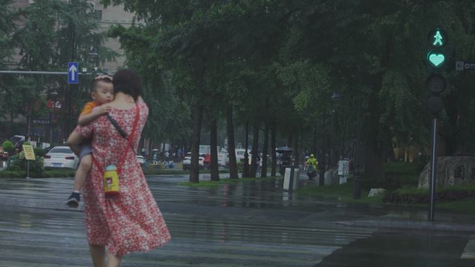 下雨天街道升格慢镜头写意