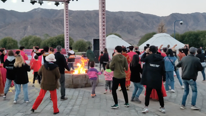 新疆风景 跳舞风俗