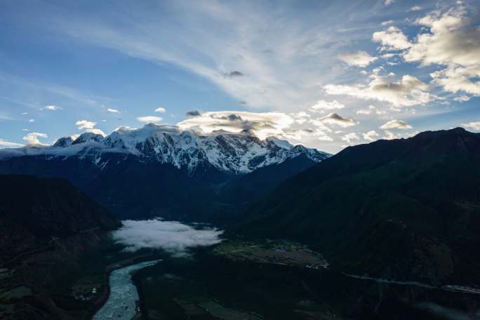 南迦巴瓦峰雅鲁藏布大峡谷日出航拍延时摄影