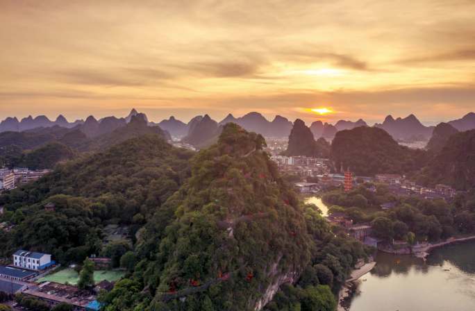 桂林城市叠彩山航拍延时风光风景日落大气