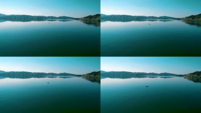 碧水蓝天的湖泊