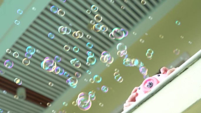 泡泡机里的泡泡