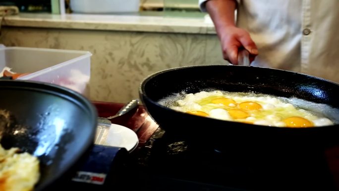 厨师煎荷包蛋煎鸡蛋高清视频