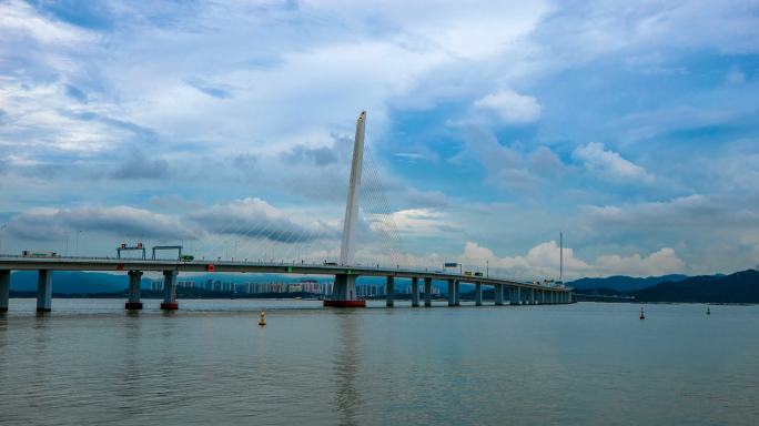 蓝调时间的深圳湾大桥