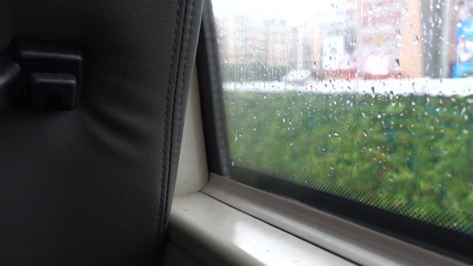 汽车窗边窗角雨滴实拍素材