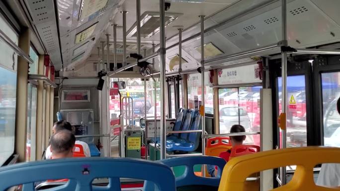 城市公交车车厢乘客视角实拍素材