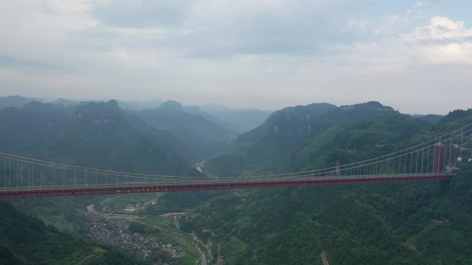 4K航拍矮寨大桥峡谷风景3