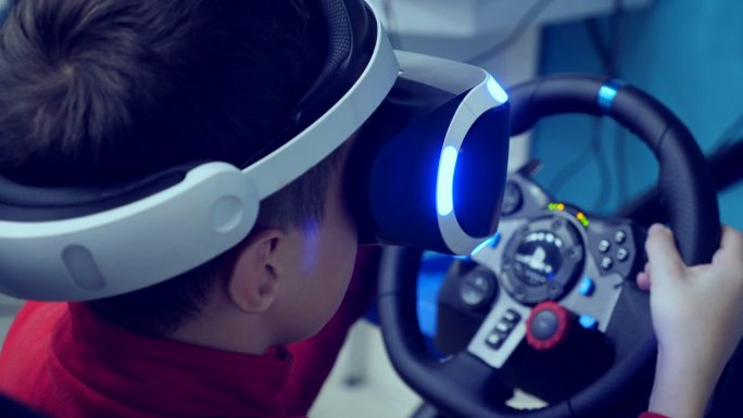 体验VR的小男孩高科技现代化智慧生活