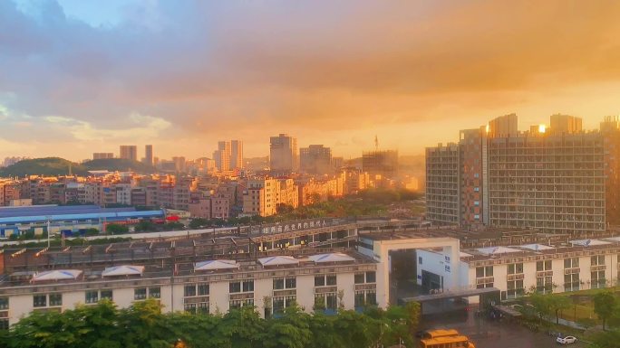 雨后的番禺外国语学校