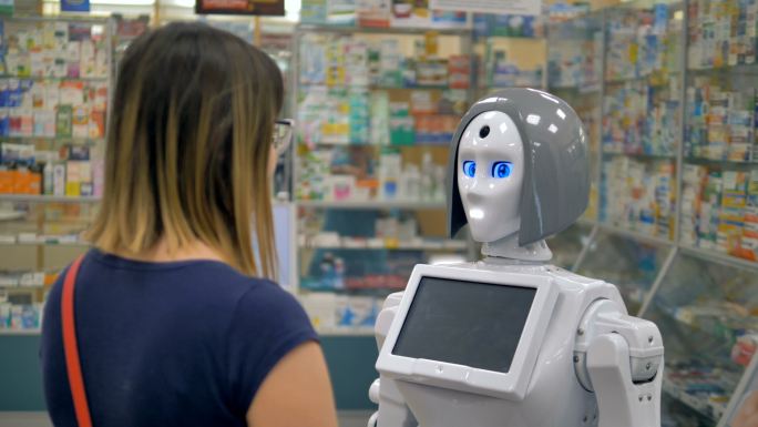 机器人站在药店的中心帮助顾客。