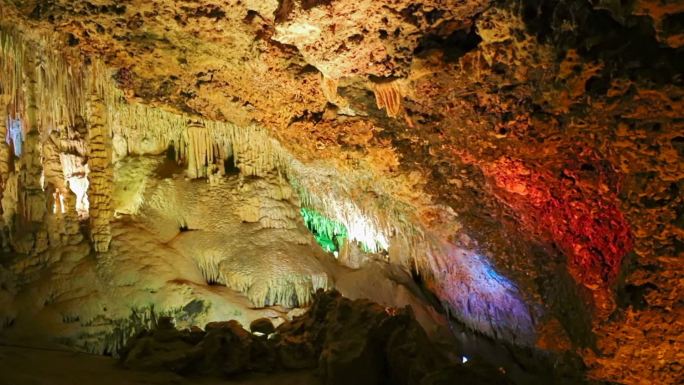 钟乳石洞穴