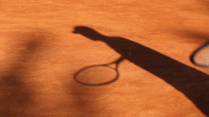 网球运动员练习挥拍