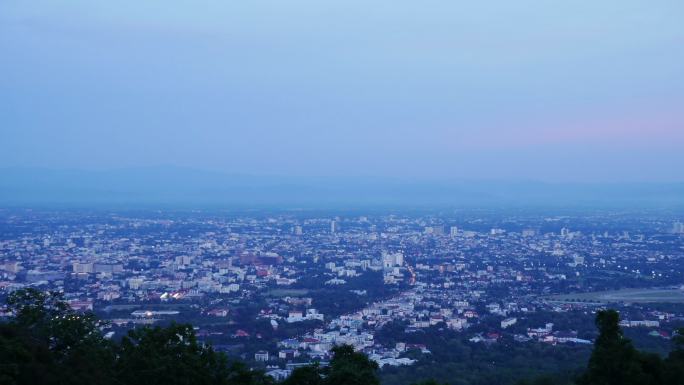 泰国清迈市城市日夜顶视图