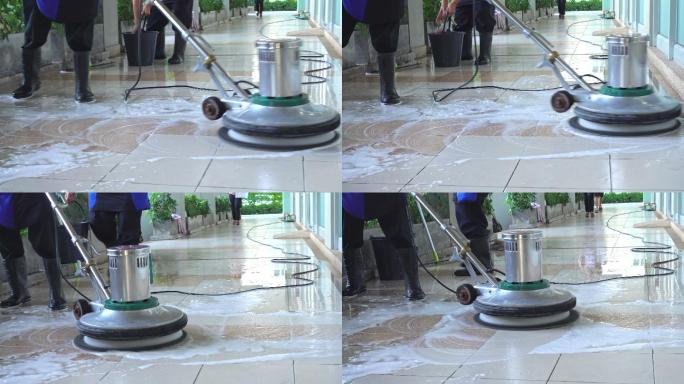 清洁服务团队使用洗涤机清洁地板